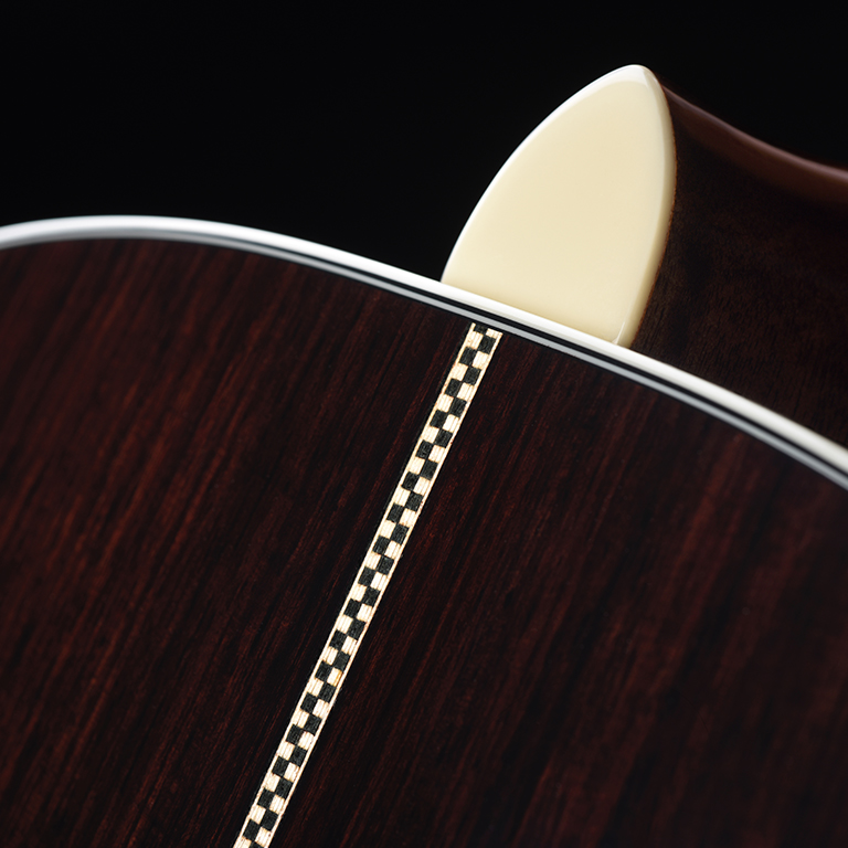 FenderParamount-feature-2-wood-desktop